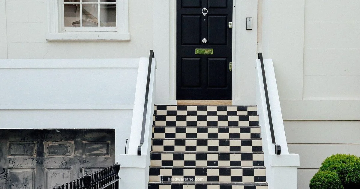 Black Door Hardware - The Hardware