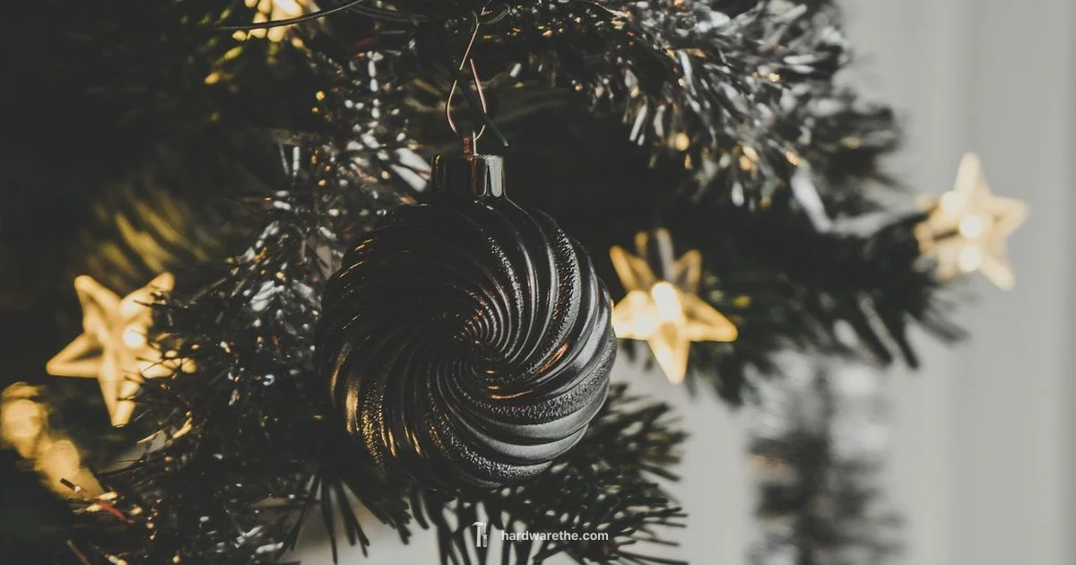 Holiday Hours - The Hardware