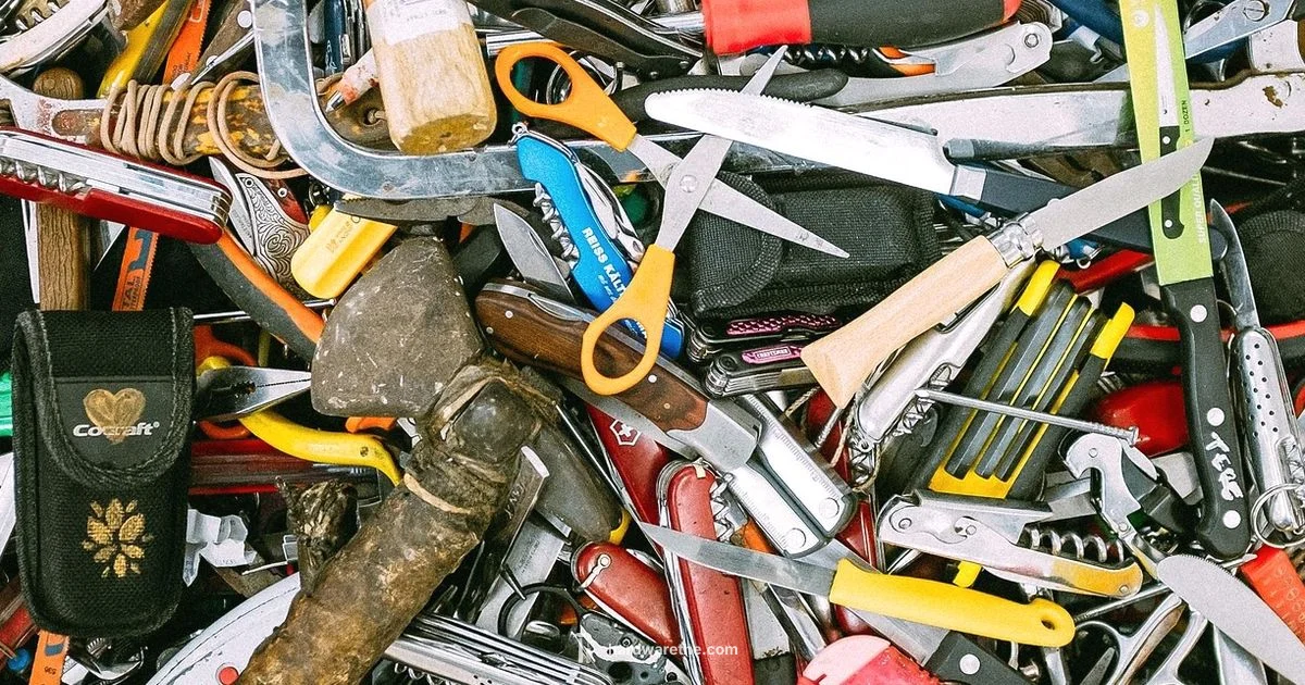 Parts of Hardware Components Parts of Hardware Components - The Hardware